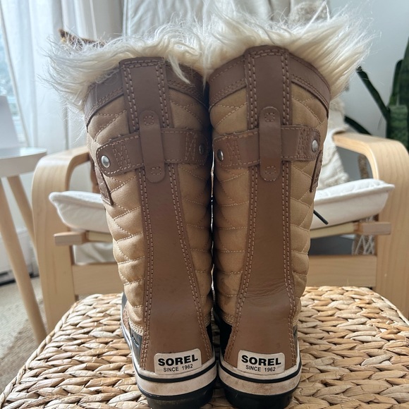 Youth sorel tofino boots size 2 - Picture 2 of 6